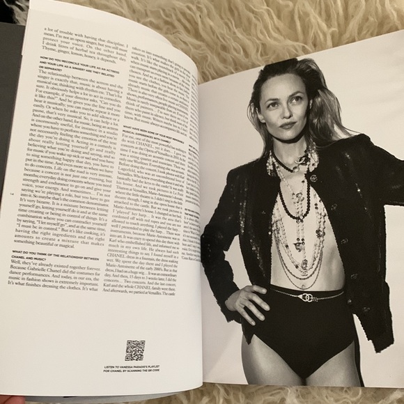 -Chanel latest edition 🤗 - Picture 4 of 7